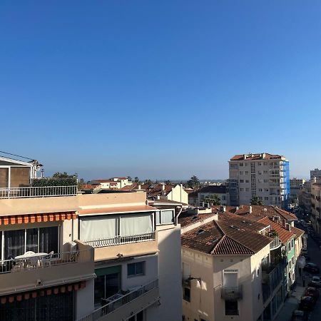 Appartement Hyeres - Centre Ville 3 Chambres 6 Personnes 4Eme Etage Escalier - Sebastien Claire Exterior foto