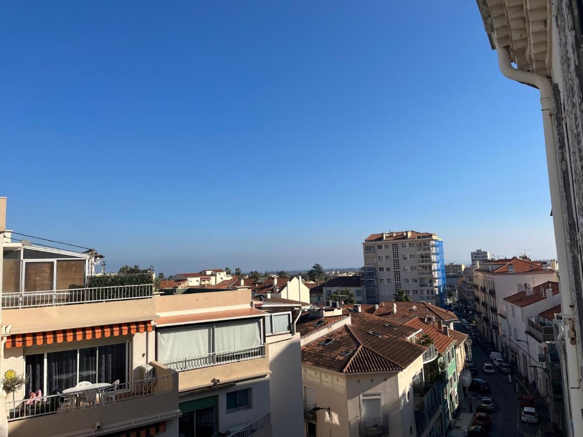 Appartement Hyeres - Centre Ville 3 Chambres 6 Personnes 4Eme Etage Escalier - Sebastien Claire Exterior foto